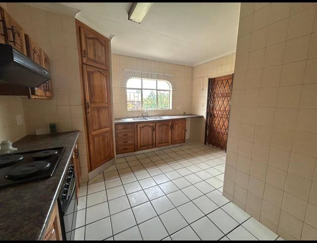 4 BEDROOM HOUSE FOR SALE IN VAALPARK